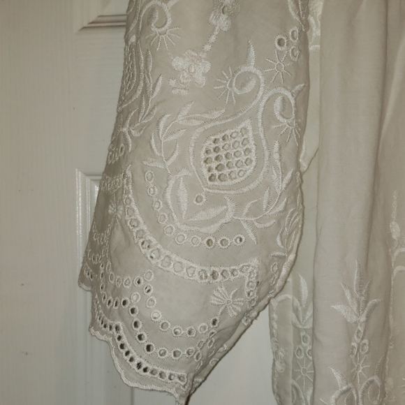 White cotton blouse - Picture 3 of 3